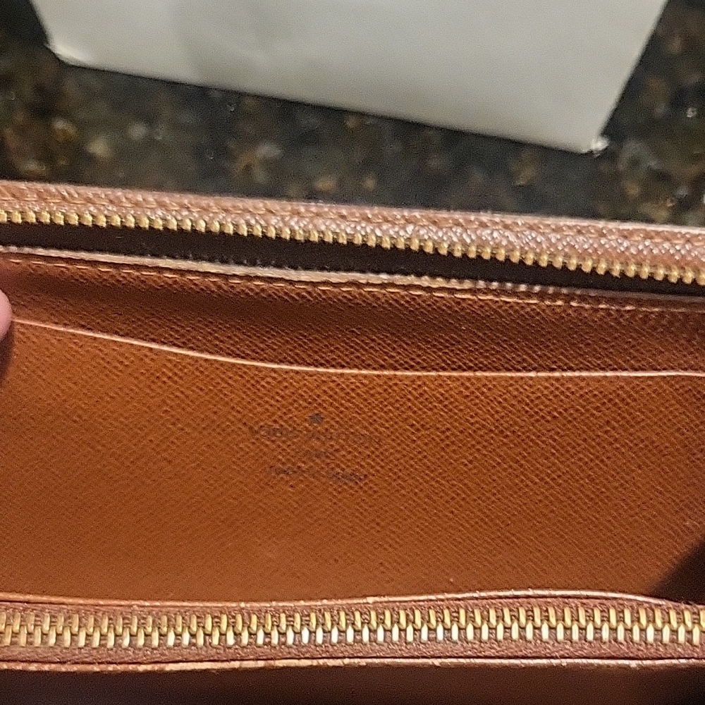 Louis Vuitton Brown and Gold Monogram Clutch - Picture 5 of 11
